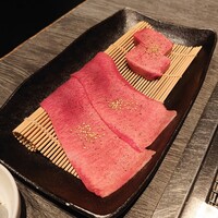 上等焼肉 ひらく - 悪魔の舌、極み厚切りタン