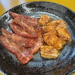 焼肉　扇 - 上カルビとテッチャン