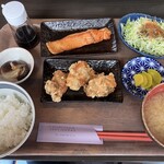 お食事処 八っちゃん - 日替わり定食(ザンギ＆銀鮭)