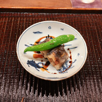 鎌倉 北じま - 骨抜きうなぎ筒焼き、万願寺とうがらし