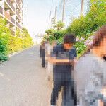 家系総本山 吉村家 - 土曜日17時頃の待機列です。