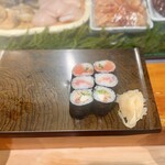 築地すし大 - 手前から《ひも胡瓜、鮪のトロ胡瓜、たらこ胡瓜》