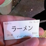 305576646 - 