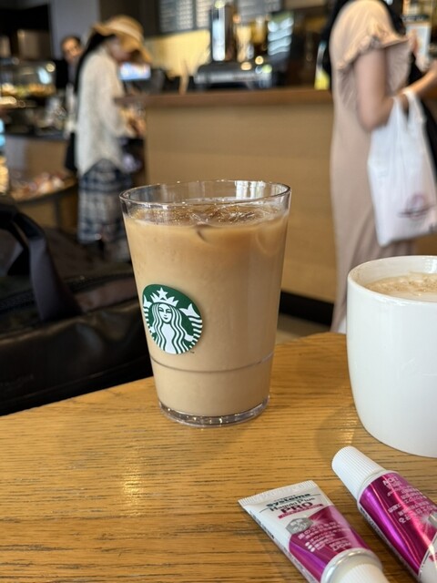 Starbucks Coffee Jiyugaoka Ekimae Ten photo 4