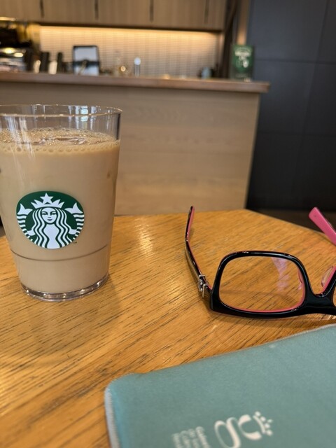 Starbucks Coffee Jiyugaoka Ekimae Ten photo 3