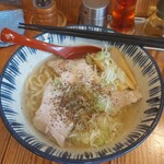 塩々 - 胡椒を少し加えてすする