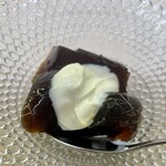 酒の和 幸多 - 酒粕クリームを添えたコーヒーゼリー、めちゃくちゃ美味しい。本当にビター。