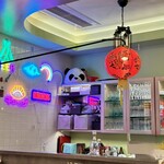 (楽)中華酒場 サンクスチャイナタウン - こちらはカウンター席の前。可愛いっすね（＾∇＾）