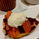 O RESTO la med. - じゃがいもワッフルとスモークサーモン♡くっちりしたじゃがいもワッフルと舌触りなめらかなサーモン♡食べ応えがあって♫