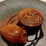 O RESTO la med. - 濃厚なフラワーレス（小麦粉不使用）ガトーショコラ♡ポクっとほぐれるガトーショコラが甘さ控えめでとても美味しい♡チョコレートムースなので冷たくなくて口当たりなめらか♡