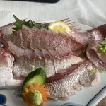 たかはら - 日替わりの刺身　日曜日で市場が休みの為か、チダイの一種だけだが、この量を1人で楽しめるのは喜びでしかない