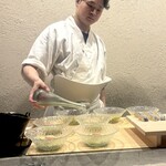 割烹こめを - 調理工程が見えるのも楽しい♪