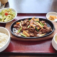 盤古殿 秋葉原UDX店 - 日替わりランチの牛肉と玉葱炒め\1300(内税)