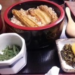 お食事処 よさこい - あなご丼は小鉢ついてます。