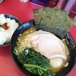 横浜家系ラーメン 宮里家 - 