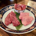 SATOブリアン - 上：ヒレテート
      下：厚切り和牛ハラミ／上タン塩