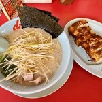ラーメン山岡家 - 塩ネギラーメン ＋ サービスの餃子       ¥ 840