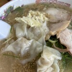 江ちゃんラーメン - ニンニク様の残りもクラッシャーから取ります♬