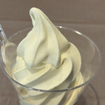 デカダンス ドュ ショコラ 茗荷谷ファクトリー店 - プレミアムソフトクリーム(カップ・ヴァニーユ・ソースなし) 税込626円