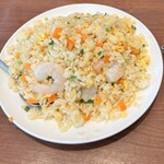 満洲園 - えびチャーハン（盛り付けがなんかメニューと違う…）