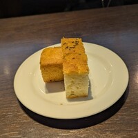 IL PINOLO SKY TERRACE 横浜 - 自家製フォカッチャ