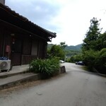 山内うどん店 - 奥が第二駐車場