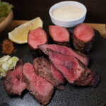 ギュータンベロンチョ - 厚切り牛タンと薄切り牛タンセット