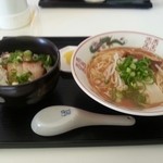 伊緒利 - 中華そばとチャーシュー丼600円