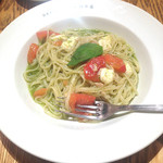 自家製生パスタ 自家製ソーセージ竹井屋 天満橋店 - トマトとモッツァレラチーズのジェノベーゼ