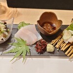 蕎麦の実 - お造り盛り合わせ(左から、かつお藁焼き、活〆アイナメ、炙り鱧落とし)