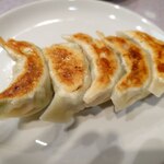 清香園 - 焼き餃子550円。肉と野菜がぎっしり！