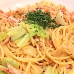 ハシヤ - 生パセリをフリフリ