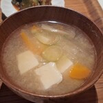 MID ミッドダイニング - 具沢山味噌汁
