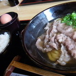 手造りうどん 楽々 - 和牛肉うどん定食(1180円)