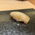 寺子屋 すし匠 - マコガレイのにぎり