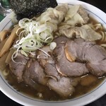 麺屋 ごとう - 「チャーシューメン」（1,250圓）
      「（トッピング）わんたん（4個）」（200圓）。
