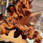 秋元屋 - 遊んでません 友人と１本づつ頼んだって表れ しろ タレ