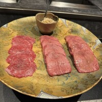 西麻布 焼肉 X - 但馬牛タン三種盛り合わせ