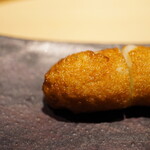 温石 - 一口で生姜の風味が彩り、揚げ真薯としての押し寄せるような旨さの一体感に圧倒される。一流店の練り物は異次元の味わい。