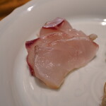 温石 - ◆マハタ 3日寝かせ
      口へとしっとりフィットすれば肉厚な歯ごたえにグッと引き出される甘旨味。咀嚼が深める素材の持ち味に思わず夢中にさせる。