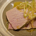 温石 - 絶妙な火入れによって口に入ると一瞬でミルキーと化し、その甘旨味は味覚を駆け巡る。葱に沁みた出汁感がまた堪らなく旨い。