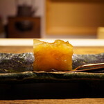 温石 - ◆甘夏紅茶ゼリー
      ハマゴウの香りを付けたシロップ添え。