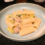 山下食堂 - ハマグリとアスパラガスのリガトーニ　レモンの香り