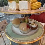 LE SALON DE NINA'S 日比谷店 - タルトシトロン、ピーチメルバ、生ハムメロン