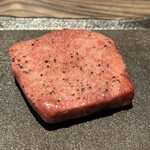 焼肉 ジャンボ はなれ - 黒毛和牛上タン 一枚　税込1,040円