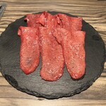 焼肉 ジャンボ - 黒毛和牛タン　税込2,750円