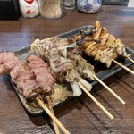 串焼 さと村 - カシラ（140円×2本） / シロ（140円×2本） / ナンコツ（140円×2本）