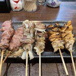 串焼 さと村 - カシラ（140円×2本） / シロ（140円×2本） / ナンコツ（140円×2本）