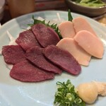 炭火焼鳥 さんぽ - 馬刺し盛り合わせ（1518円）
