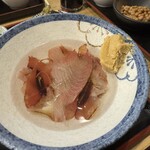 削りたてカツオ節専門店 出汁ダシ - お湯を入れた味噌汁